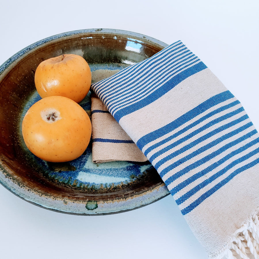  Mini guest santorini towel with a bowl of fruit